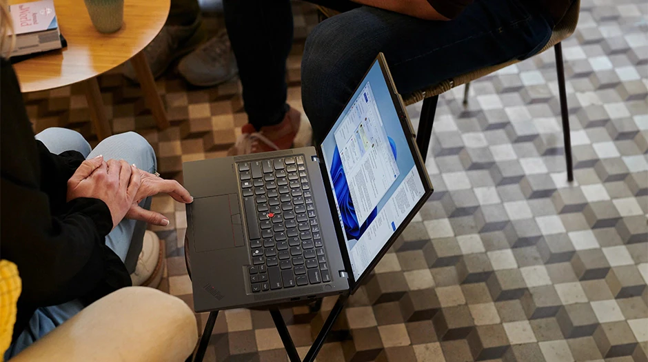 Lenovo ThinkPad T14 Gen6 - 21QG003MGE-CAMPUS_4