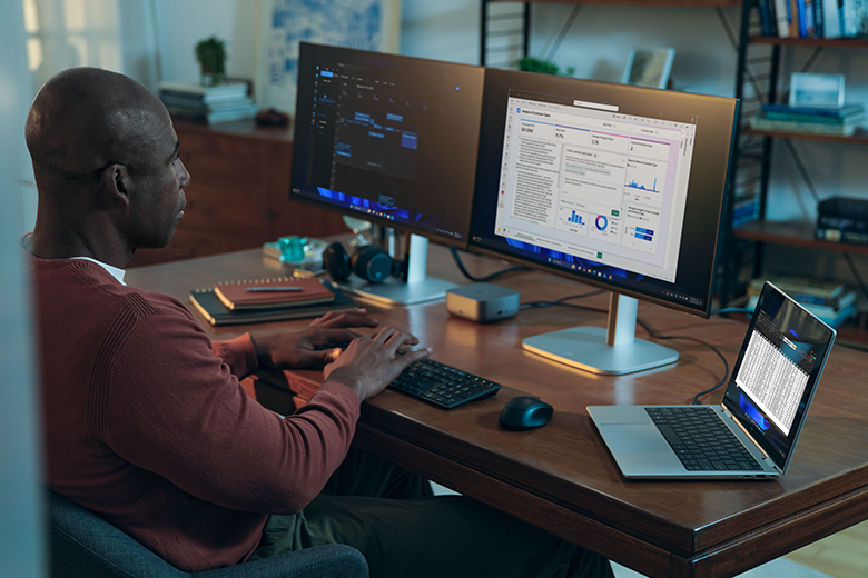 HP EliteBook 8 Flip G1i 13 – Produkt in Nutzung – Am Arbeitsplatz