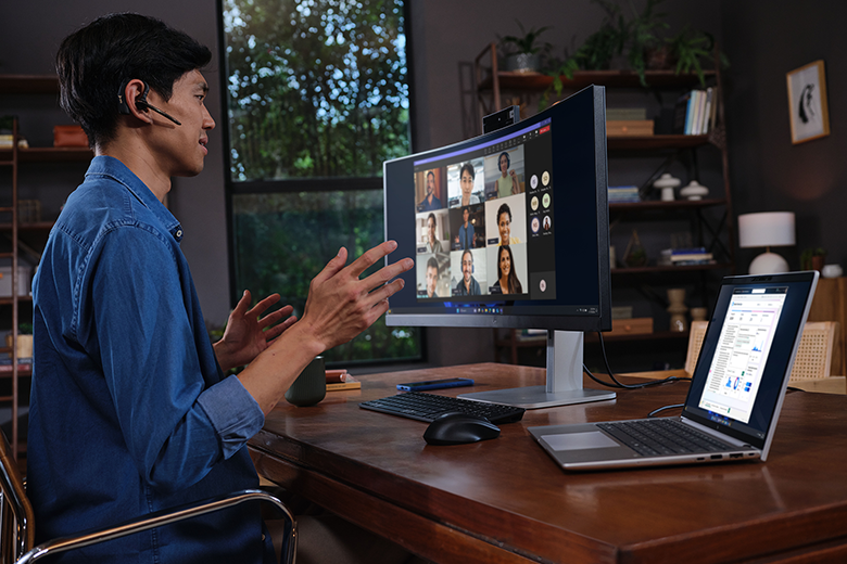 HP EliteBook 8 G1i 16 – Produkt in Nutzung – Telefonkonferenz_1 