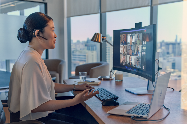 HP EliteBook 8 G1a 16 – Produkt in Nutzung – Telefonkonferenz_2