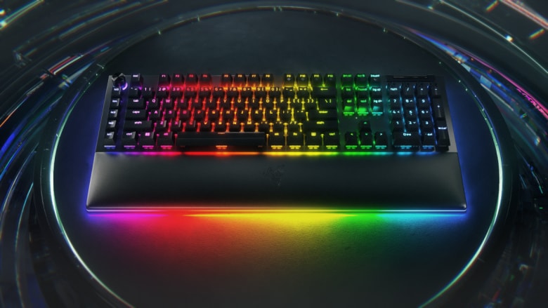 Razer BlackWidow V4 Pro Gaming Tastatur (gelbe Switches)_3