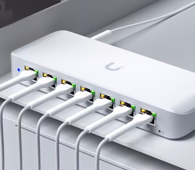 Ubiquiti Ultra 210W 8-Port Managed Switch