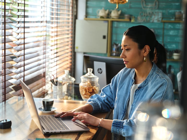 HP ZBook 8 G1a 14 A3ZT2ET_23